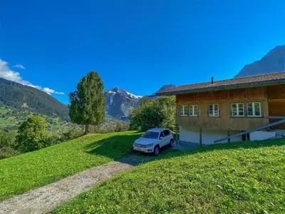 Ein allgemeiner Bergblick oder ein Berglick von des Ferienhauses aus