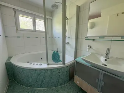 Ein Badezimmer in der Unterkunft Apartment modern eingerichtete Ferienwohnung in Andermatt by Interhome