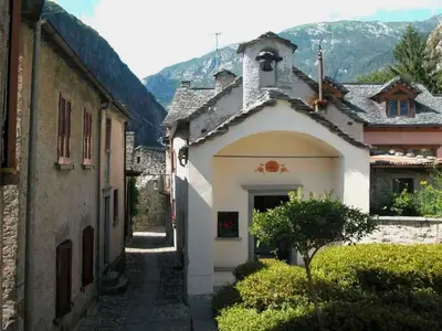 Ein allgemeiner Bergblick oder ein Berglick von des Ferienhauses aus