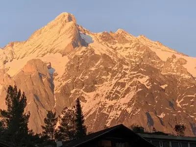 Ein allgemeiner Bergblick oder ein Berglick von der Ferienwohnung aus