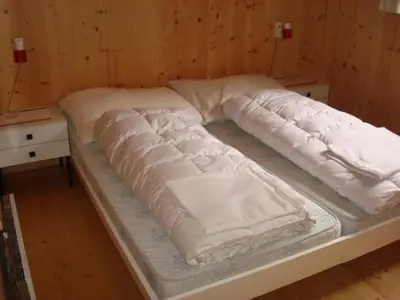 Ein Bett oder Betten in einem Zimmer der Unterkunft Apartment Chalet Bärli by Interhome