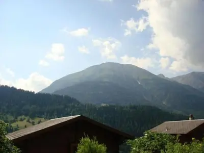 Ein allgemeiner Bergblick oder ein Berglick von der Ferienwohnung aus