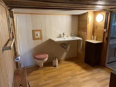 Ein Badezimmer in der Unterkunft Holiday Home Schönenmatte by Interhome