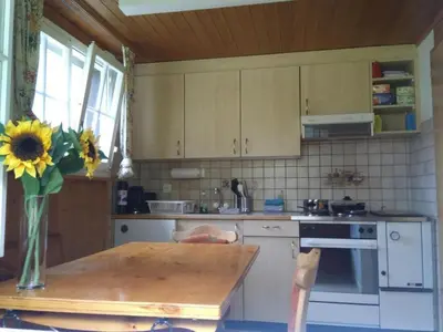 Küche/Küchenzeile in der Unterkunft Holiday Home Ferien Cottage Flüehblüemli by Interhome