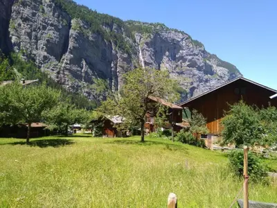 Ein allgemeiner Bergblick oder ein Berglick von des Ferienhauses aus