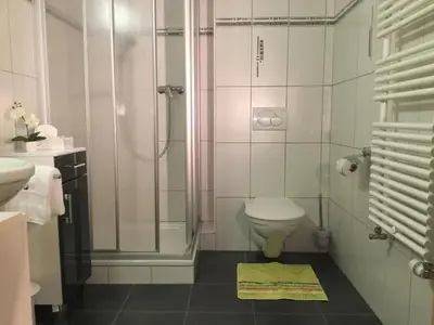 Ein Badezimmer in der Unterkunft Apartment Haus Mondelli by Interhome