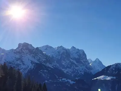 Ein allgemeiner Bergblick oder ein Berglick von der Ferienwohnung aus