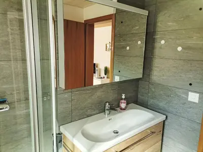 Ein Badezimmer in der Unterkunft Apartment Gemütliche FeWo by Interhome