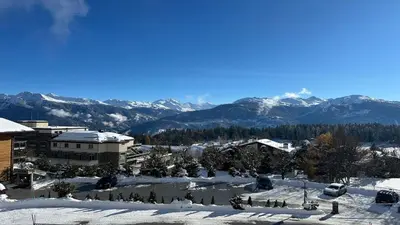 Ein allgemeiner Bergblick oder ein Berglick von der Ferienwohnung aus