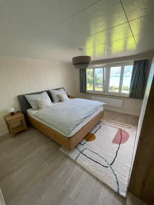Ein Bett oder Betten in einem Zimmer der Unterkunft Nest above the lake