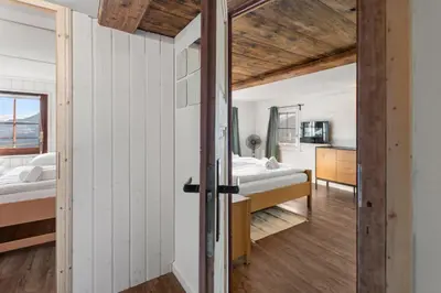 Ein Bett oder Betten in einem Zimmer der Unterkunft Historic Charming House 10 min from Crans-Montana
