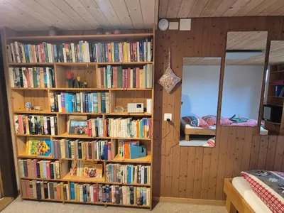 Die Bibliothek in der Ferienwohnung
