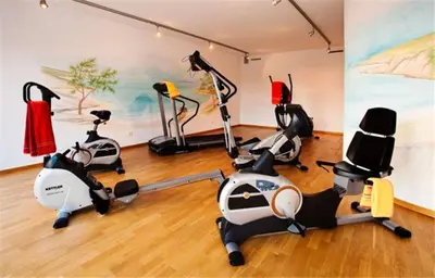 Das Fitnesscenter und/oder die Fitnesseinrichtungen in der Unterkunft Residenz Ambassador B13 mit Wellness-Fitness