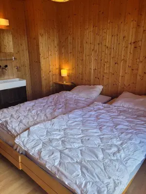 Ein Bett oder Betten in einem Zimmer der Unterkunft La Crettaz app dans chalet - SUNNY apartment 6 p