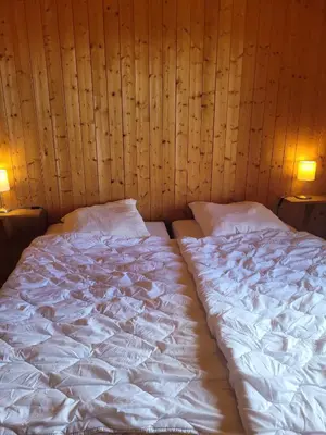 Ein Bett oder Betten in einem Zimmer der Unterkunft La Crettaz app dans chalet - SUNNY apartment 6 p
