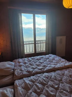 Ein Bett oder Betten in einem Zimmer der Unterkunft La Crettaz app dans chalet - SUNNY apartment 6 p