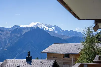Ein allgemeiner Bergblick oder ein Berglick von der Ferienwohnung aus