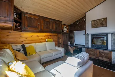 Ein Sitzbereich in der Unterkunft Chalet Mazze