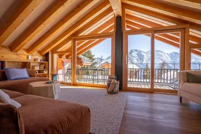 Ein allgemeiner Bergblick oder ein Berglick von der Ferienwohnung aus