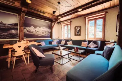 Ein Sitzbereich in der Unterkunft Grünsee Mountain Lodge