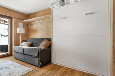 Ein Sitzbereich in der Unterkunft Logement rénové proche remontées - Idéal famille