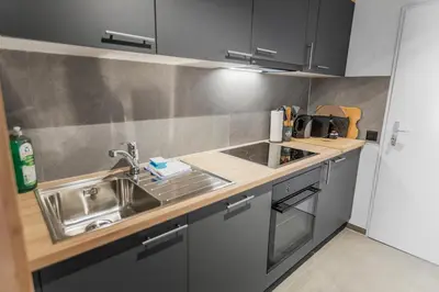 Küche/Küchenzeile in der Unterkunft Logement rénové proche remontées - Idéal famille