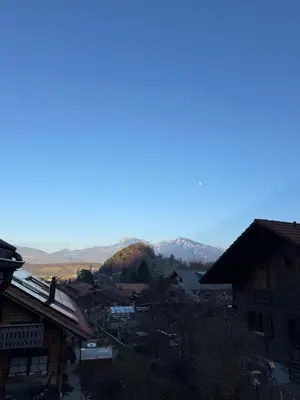 Ein allgemeiner Bergblick oder ein Berglick von der Ferienwohnung aus