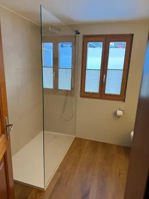 Ein Badezimmer in der Unterkunft Alpine Lodge Münster VS moderne Eigentumswohnung