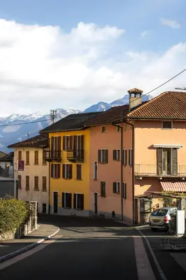Ein allgemeiner Bergblick oder ein Berglick von des Bed & Breakfasts aus