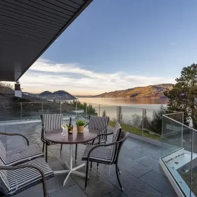 Lake & Mountain View Apartment near Faulensee Balcony BBQ & Free Parking