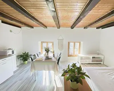 Ein Bett oder Betten in einem Zimmer der Unterkunft Le Studio du Rhône