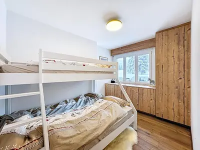 Ein Bett oder Betten in einem Zimmer der Unterkunft From green to slopes - Alpine ski and golf condo