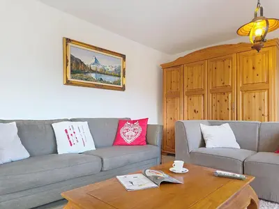 Ein Sitzbereich in der Unterkunft Chalet Bambi, spacieux, jardin, cheminée, kids & pets friendly