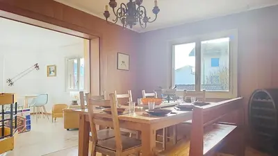 Ein Sitzbereich in der Unterkunft Chalet Bambi, spacieux, jardin, cheminée, kids & pets friendly