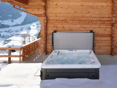 Secret Place 1st Floor with Jacuzzi im Winter