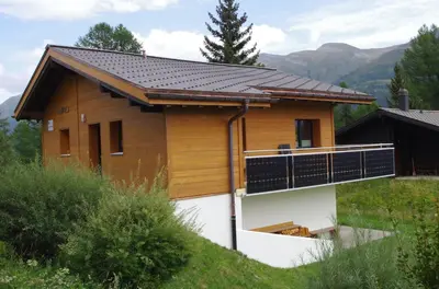 Ein allgemeiner Bergblick oder ein Berglick von des Chalets aus