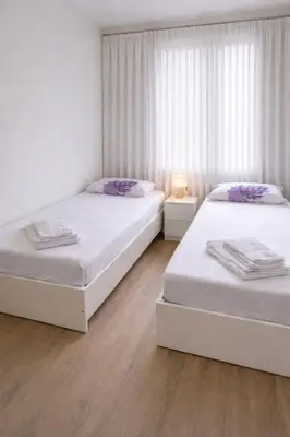 Ein Bett oder Betten in einem Zimmer der Unterkunft Exklusiv Bijou in Thun Interlaken - Swiss Adventure
