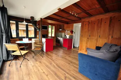 Ein Sitzbereich in der Unterkunft Lake View Chalet