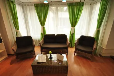 Ein Sitzbereich in der Unterkunft Interlaken Town House Sleeps 12 guests Central