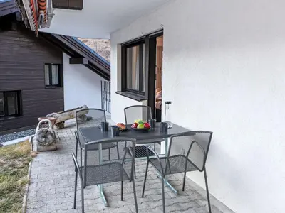 Ein Patio oder anderer Außenbereich in der Unterkunft Apartment Sonnhalde A by Interhome