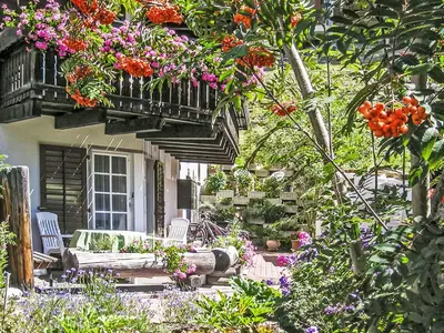Ein Garten an der Unterkunft Apartment Laurin-2 by Interhome