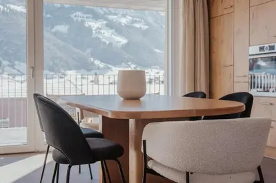 Ein allgemeiner Bergblick oder ein Berglick von der Ferienwohnung aus