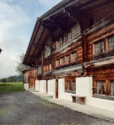 Das Gebäude in dem sich die Ferienwohnung befindet
