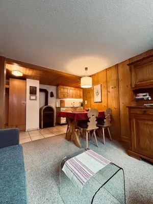 Ein Sitzbereich in der Unterkunft Gemütliches Apartment Rosa an der Langlaufloipe