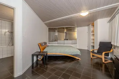 Ein Bett oder Betten in einem Zimmer der Unterkunft 2 Villas with Lake and Mountain View 15 Minutes to Interlaken