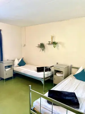 Ein Bett oder Betten in einem Zimmer der Unterkunft Gruppenhaus Frutigresort