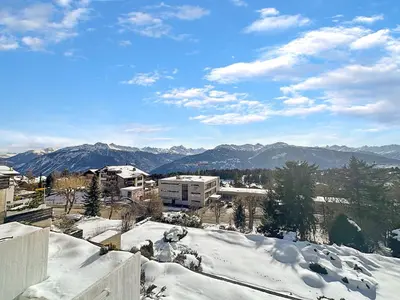 Ein allgemeiner Bergblick oder ein Berglick von der Ferienwohnung aus