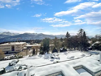 Ein allgemeiner Bergblick oder ein Berglick von der Ferienwohnung aus