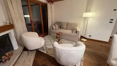 Ein Sitzbereich in der Unterkunft Romantic Alpine Retreat in Crans-Montana