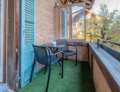 Ein Balkon oder eine Terrasse in der Unterkunft Central City Apartment 1 with Mountain View